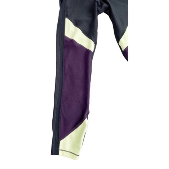 Under Armour Heat Gear Colorblock Cropped Athletic Leggings, Size Small* - Picture 6 of 15